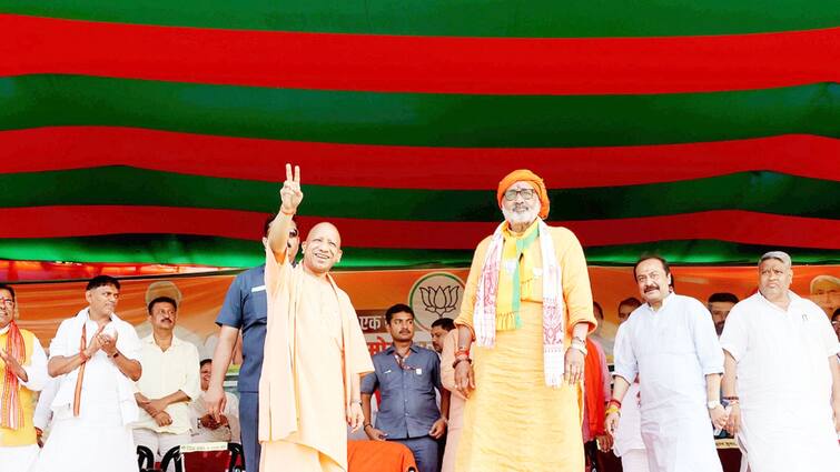 UP CM Yogi Adityanath attacked Congress and RJD during Giriraj Singh campaign in Begusarai CM Yogi Adityanath: गिरिराज सिंह के पक्ष में प्रचार करने पहुंचे थे सीएम योगी, कांग्रेस और RJD को बताया 'राम-द्रोही'