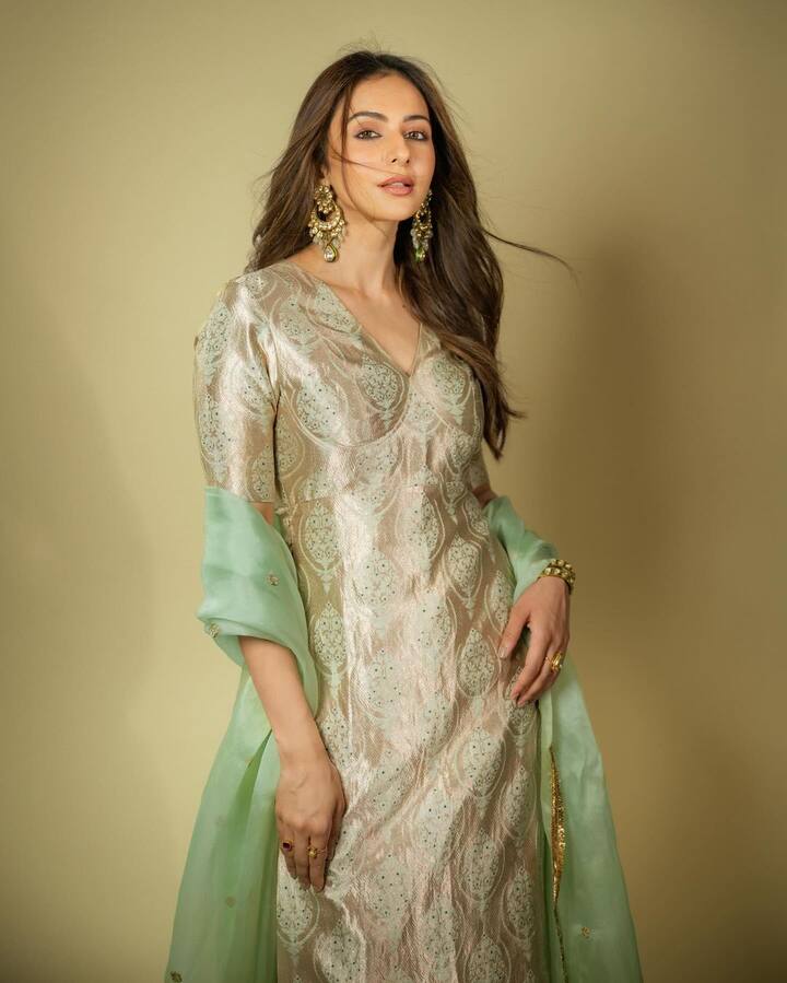 Rakul wore a shimmering beige kurta with V-neckline and matching sharara pants.