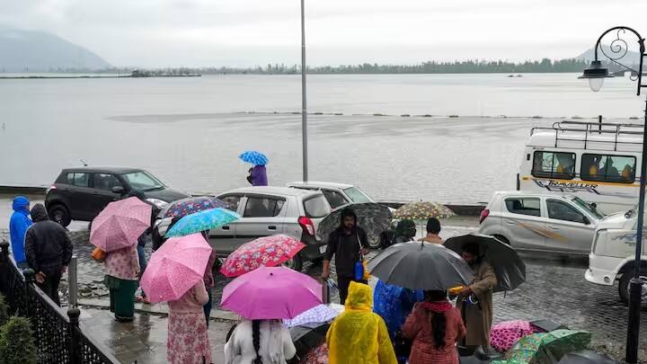 IMDએ કહ્યું કે, આગામી ત્રણથી ચાર દિવસમાં દેશના ઘણા ભાગોમાં સારો વરસાદ થવાની સંભાવના છે. આવી સ્થિતિમાં લોકોને ગરમીથી રાહત મળી શકે છે.