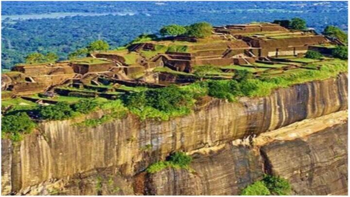 IRCTC Sri Lanka Tour: आईआरसीटीसी श्रीलंका में रामायण से जुड़ी जगहों के लिए एक स्पेशल टूर पैकेज लेकर आया है. इसके जरिए आपको श्रीलंका में रामायण के इतिहास से जुड़ी जगहों की सैर करने का मौका मिल रहा है.