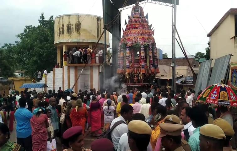 Theni Veerapandi Gowmariamman Temple Chithirai Festival Chariot - TNN தேனி வீரபாண்டி கெளமாரியம்மன் கோயில் சித்திரை திருத்தேரோட்டம்