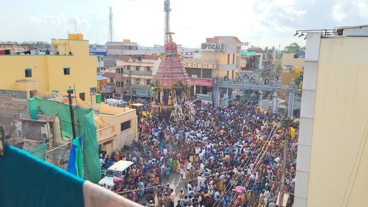 ஸ்ரீ பெரும்புதூரில் 1017 ஆம் ஆண்டு  பிறந்தவர் தான் ராமானுஜர்,  இவருக்கு  இளைய ஆழ்வார் என பெற்றோர் பெயர் சூட்டினார். கோவில் எதிரே  ராமானுஜர் பிறந்த இடத்தில் மண்டபம் தற்பொழுது உள்ளது.