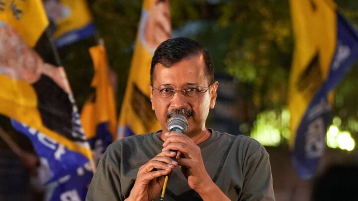 जेल से बाहर आने के बाद दिल्ली के मुख्यमंत्री अरविंद केजरीवाल ने अपने समर्थकों से कहा, ''हमारा देश महान देश है. यहां किसी ने भी तानाशाही करने की कोशिश की तो लोगों ने उसे बर्दाश्त नहीं किया.