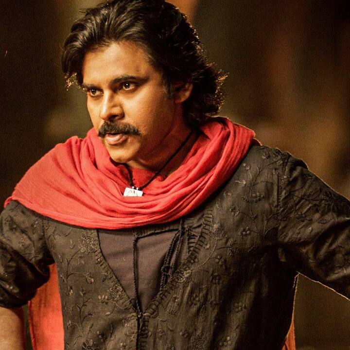 पवन ने भले ही हायर एजुकेशन न ली हो, लेकिन फिल्मों में उनके निभाए गए किरदारों की चर्चा सभी करते हैं. आज पवन फिल्मों में ही नहीं राजनीति मैं भी अपना कमाल दिखा रहे हैं.