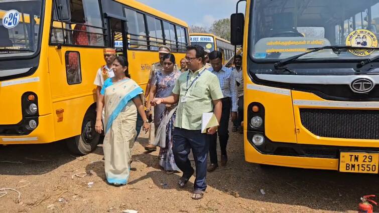 Dharmapuri district collector K. Shanthi inspected 147 private school  buses - TNN தருமபுரியில் 147 தனியார் பள்ளி வாகனங்களை ஆய்வு செய்த ஆட்சியர் - ஓட்டுநர்களிடம் கூறியது என்ன?