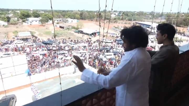 పవన్ నివాస ప్రాంగణం వద్ద ఫ్యాన్స్ సందడి