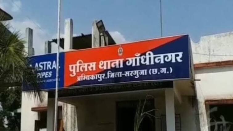 Ambikapur Stolen In Radha Krishna Temple lock of main gate sanctum sanctorum cupboard ann अम्बिकापुर के राधा-कृष्ण मंदिर में हुआ लाखों की चोरी , मेन गेट, गर्भगृह और अलमारी का तोड़ा ताला