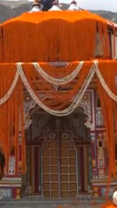 Char Dham Yatra: कपाट खुलने से पहले फूलों से सजा बद्रीनाथ धाम | ABP Shorts