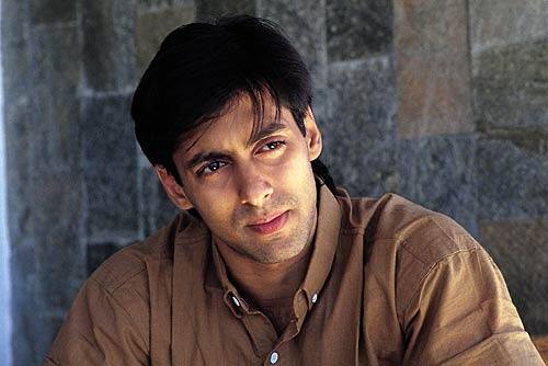जानकारी के लिए बता दें कि हाल ही में अरबाज और सोहेल अरहान खान अरहान खान के पॉडकास्ट में नजर आए. जहां सलमान की प्रॉपर्टी पर भी चर्चा हुई. दोनों भाइयों ने बताया कि ये सलमान अकेले रह रहे हैं और अपनी संपत्ति में हिस्सेदारी के बारे में भी बताया.