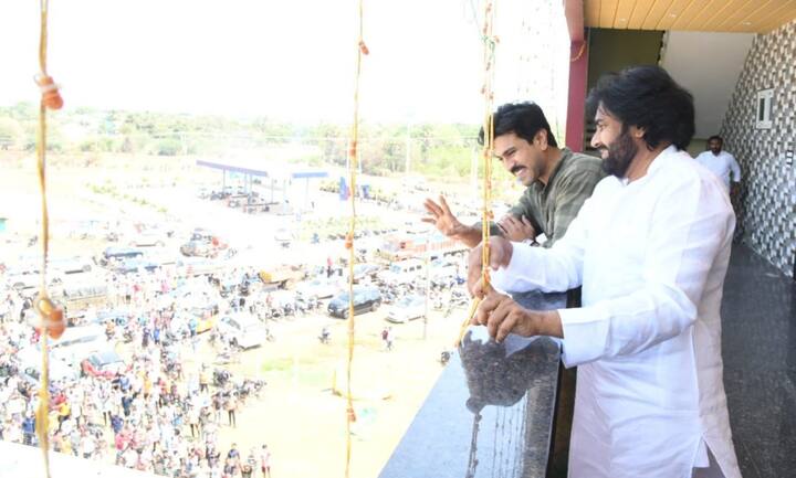 ఫ్యాన్స్ కు బాల్కనీ నుంచి అభివాదం