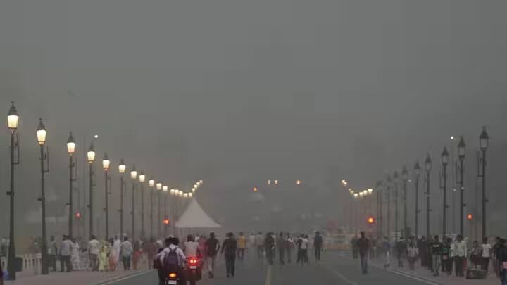 હવામાન વિભાગે જણાવ્યું હતું કે 11 મે, 2024ના રોજ ગંગાના પશ્ચિમ બંગાળમાં ભારે વરસાદ (64.5-115.5 મીમી) અને વાવાઝોડા (50-60 કિમી પ્રતિ કલાક) ની સંભાવના છે.