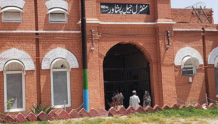 Peshawar Jail superintendent Muhammad Waseem confirms HIV detection sixteen prisoners in Pakistan Pakistan Jail Hiv News : पाकिस्तान की जेलों का बुरा, क्षमता से 5 गुना ज्यादा रह रहे बंदी, 16 कैदी निकले HIV पॉजिटिव