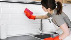 Kitchen Cleaning Tips: आपके किचन की भी टाइल्स पड़ रही है काली, तो इन चीजों का जरूर करें इस्तेमाल, चमकेगा हर एक कोना