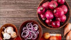 Onion-Garlic Diet: ਕੱਚਾ ਪਿਆਜ਼ ਅਤੇ ਲਸਣ ਖਾਣ ਦੇ ਕੀ ਹਨ ਫਾਇਦੇ ਅਤੇ ਨੁਕਸਾਨ ? ਜਾਣ ਕੇ ਰਹਿ ਜਾਵੋਗੇ ਹੈਰਾਨ