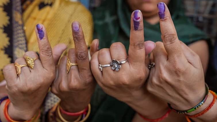 Electoral system is ready for polling day in the city  Pune loksabha election Pune Loksabha Election : मतदारांना उन्हाचा, पावसाचा त्रास होणार नाही; मतदानासाठी निवडणूक यंत्रणा सज्ज