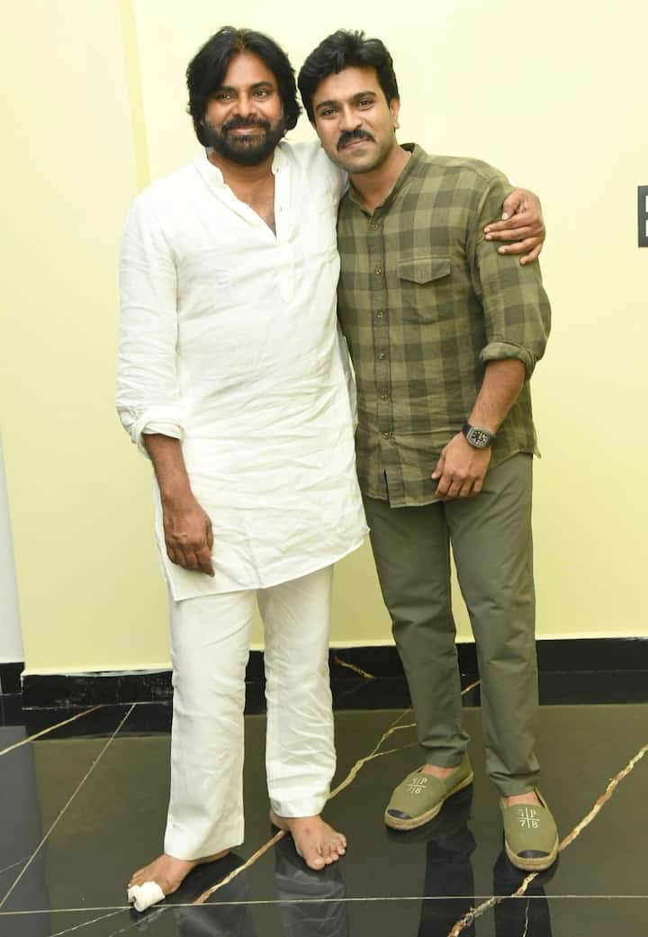 బాబాయ్ తో ఆత్మీయంగా రామ్ చరణ్