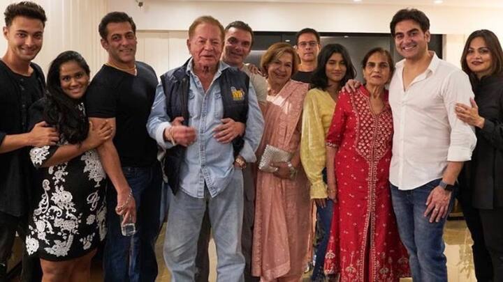 सलमान खान को मिल गया उनका वारिस, बनेंगे 3000 करोड़ की संपत्ति के मालिक! इसलिए आने वाले समय में सलमान खान की सारी संपत्ति उनके चारों भाई-बहनों में बराबर-बराबर बांट दी जाएगी. अगर हम सलमान खान के वर्कफ्रंट की बात करें तो बता दें कि उन्होंने ईद 2025 पर फिल्म सिकंदर की रिलीज की घोषणा की है। इसके अलावा एक्टर कई अन्य प्रोजेक्ट्स में भी नजर आ सकते हैं।