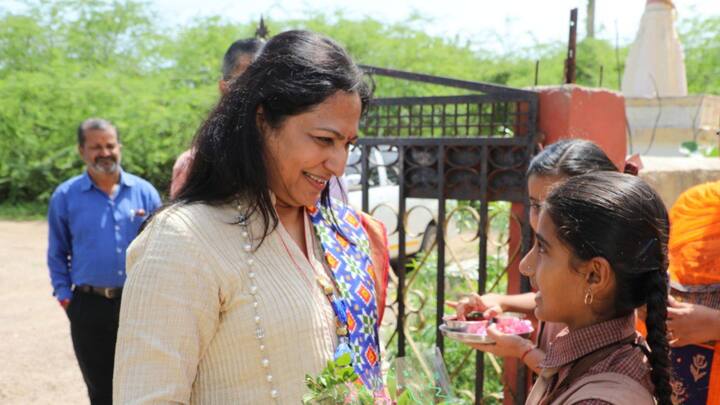 প্রীতি এবং গৌতমের দুই সন্তান, কর্ণ এবং জিৎ আদানি। প্রীতির একারই ৮ হাজার ৩২৭ কোটি টাকার সম্পত্তি রয়েছে। তবে সংবাদমাধ্যমের শিরোনামে সেভাবে দেখা যায় না তাঁকে। ছবি: ট্যুইটার হ্যান্ডল থেকে সংগৃহীত।