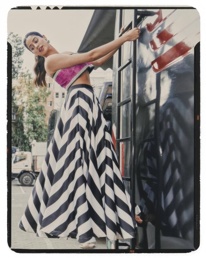 తెలుగులో ‘దేవర‘ అనే సినిమా చేస్తోంది. Photo Credit: Janhvi Kapoor/Instagram