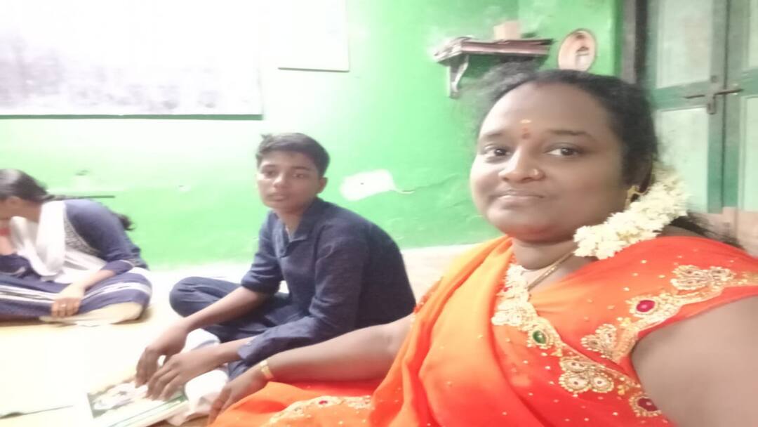 TN 10th Result 2024: அபாரம்! 10ம் வகுப்பு பொதுத்தேர்வில் தாயும், மகனும் தேர்ச்சி - வந்தவாசி பெண்ணுக்கு குவியும் பாராட்டு TN 10th Result 2024 near Vandavasi mother and son passed the 10th class general exam ambition to become anganwadi teacher TN 10th Result 2024: அபாரம்! 10ம் வகுப்பு பொதுத்தேர்வில் தாயும், மகனும் தேர்ச்சி - வந்தவாசி பெண்ணுக்கு குவியும் பாராட்டு