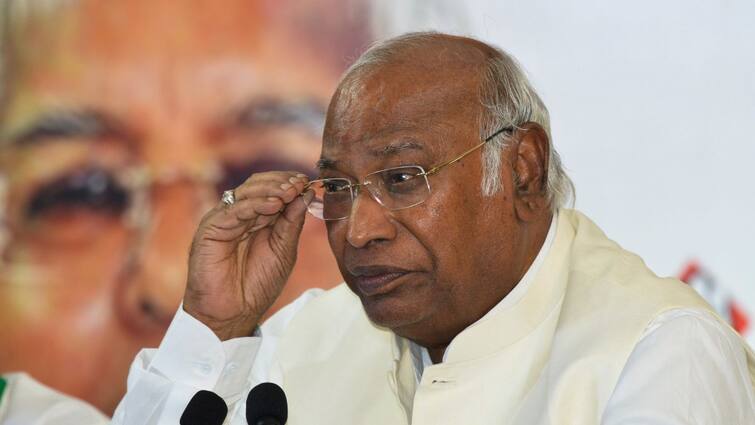 Congress Election Commission Letter Mallikarjun Kharge Lok Sabha Elections 2024 INDIA Voter Turnout 'Congress On ECI's Side, Officials Should Now Decide Where They Stand': Mallikarjun Kharge Responds To Poll Body