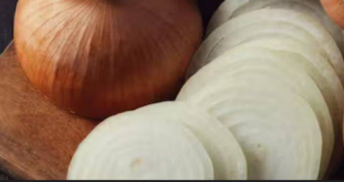 ਪਿਆਜ਼ ਵਿੱਚ ਐਲੀਅਮ ਅਤੇ ਐਲਿਲ ਡਾਈਸਲਫਾਈਡ ਹੁੰਦੇ ਹਨ ਜੋ ਫਾਈਟੋਕੈਮੀਕਲ ਹਨ। ਜੋ ਸਰੀਰ ਲਈ ਫਾਇਦੇਮੰਦ ਹੁੰਦਾ ਹੈ। ਇਸ ਨਾਲ ਕੈਂਸਰ ਅਤੇ ਸ਼ੂਗਰ ਵਰਗੀਆਂ ਬੀਮਾਰੀਆਂ ਤੋਂ ਵੀ ਰਾਹਤ ਮਿਲਦੀ ਹੈ।