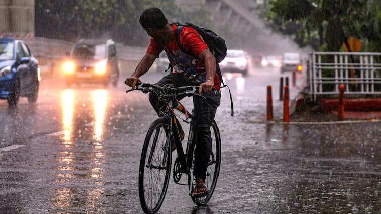 यूपी में बदला मौसम, लखनऊ-नोएडा समेत 62 जिलों में धूलभरी आंधी, बारिश का अलर्ट