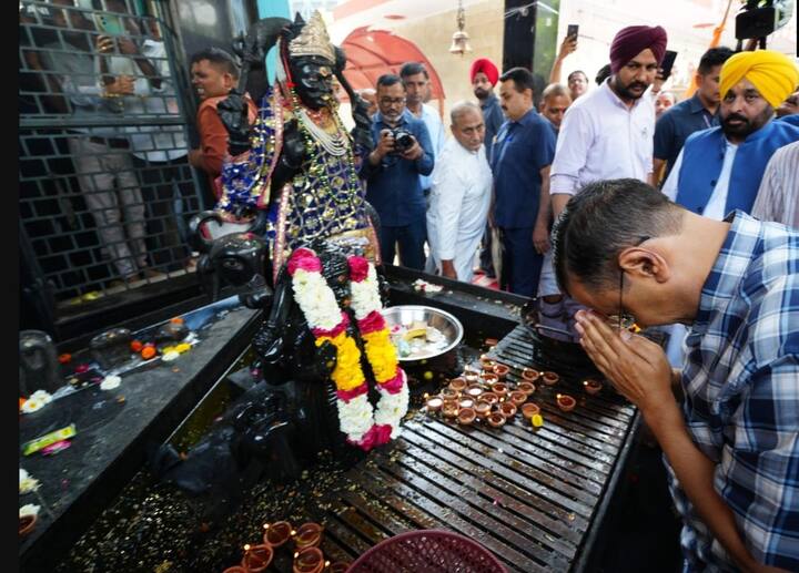 લોકસભા ચૂંટણી પ્રચાર માટે 10 મેના રોજ સુપ્રીમ કોર્ટમાંથી વચગાળાના જામીન મળ્યા બાદ સીએમ અરવિંદ કેજરીવાલ 11 મેના રોજ હનુમાન મંદિર પહોંચ્યા હતા. આ પછી તેઓ ચૂંટણી પ્રચાર પણ શરૂ કરશે.