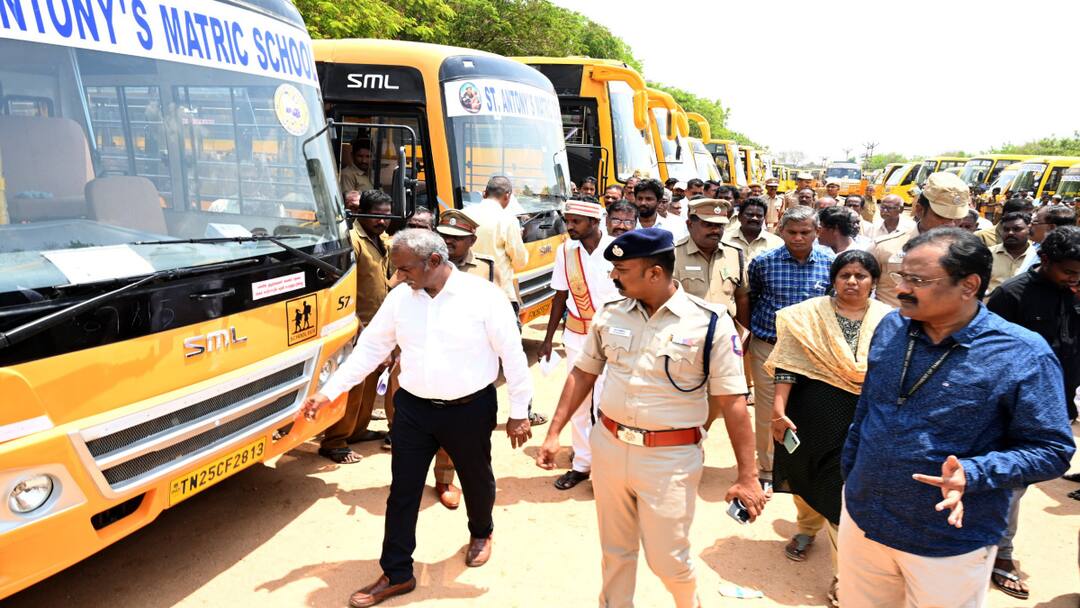 பள்ளி வாகனத்திற்கு விபத்து ஏற்பட்டால்  ஓட்டுநர் உரிமம் ரத்து - மாவட்ட ஆட்சியர் எச்சரிக்கை