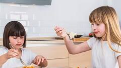 Health Tips : जेवणामध्ये गरजेपेक्षा जास्त अन् हाॅटेलमध्ये गेल्यावर वरून मीठ खायची सवय आहे का?