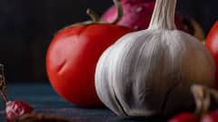 Onion-Garlic Diet: कच्चा प्याज और लहसुन खाने के क्या फायदे और नुकसान? जानें