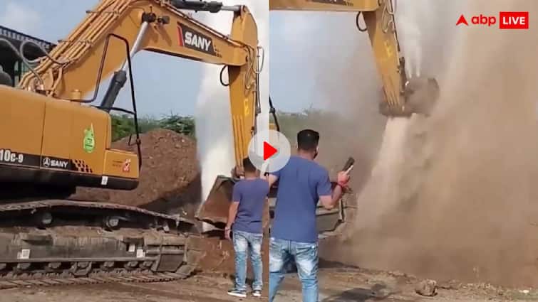 Video: पानी ने दिखाई अपनी ताकत...हाइड्रोलिक मशीन को हवा में उछाला, देखें खतरनाक वीडियो The digging machine jumps into the air due to the pressure of water which gives an idea of the power of water Video: पानी ने दिखाई अपनी ताकत...हाइड्रोलिक मशीन को हवा में उछाला, देखें खतरनाक वीडियो