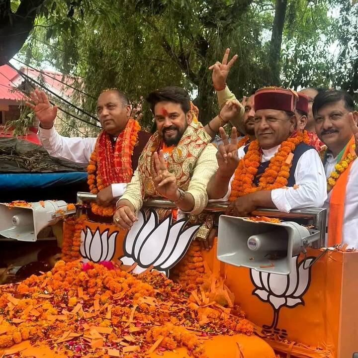 विजय संकल्प यात्रा के दौरान हमीरपुर के गांधी चौक पर जनसभा का भी आयोजन किया गया. इस दौरान जहां एक तरफ भारतीय जनता पार्टी के नेताओं ने प्रधानमंत्री नरेंद्र मोदी के नेतृत्व वाली सरकार की उपलब्धियां गिनाई, तो वहीं दूसरी ओर हिमाचल में सुक्खू सरकार की कार्यप्रणाली पर भी सवाल खड़े किए. 