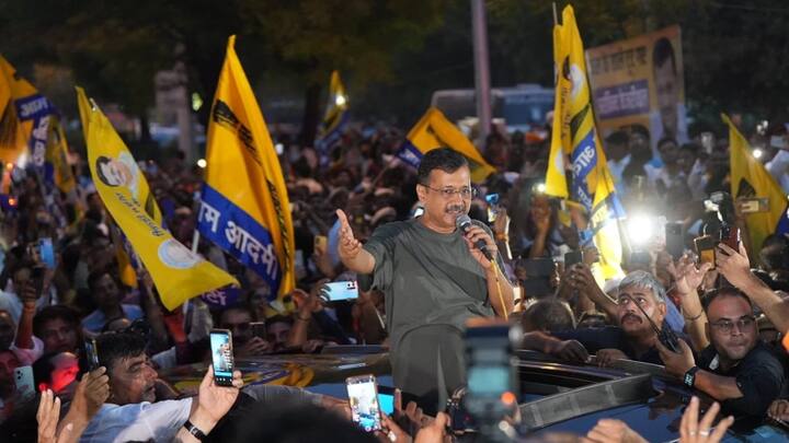 सीएम अरविंद केजरीवाल 11 मई 2024 को पूर्वी दिल्ली संसदीय सीट से आम आदमी पार्टी के उम्मीदवार कुलदीप कुमार के समर्थन में रोड शो करेंगे. वह दक्षिण दिल्ली में पार्टी के प्रत्याशी सहीराम के पक्ष में भी चुनाव प्रचार करेंगे.