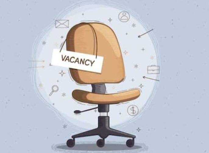 તમને જણાવી દઈએ કે 10મું પાસ કરવા માટે સેનાની સાથે-સાથે વિવિધ ક્ષેત્રોમાં નોકરીઓ ઉપલબ્ધ છે. તેમાં જોડાઈને તમે સરકારી નોકરીની સાથે સાથે દેશની સેવા કરવાની તક પણ મેળવી શકો છો.