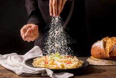 Health Tips: क्या आप भी रोजाना जरूरत से ज्यादा नमक खाते हैं? जान लें इससे होने वाले नुकसान