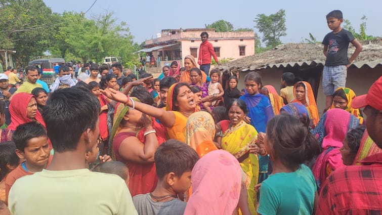 Bihar Madhubani crazy Man murdered 4 family members in Sukhet village ann Bihar Crime: बिहार में दिल दहलाने वाली घटना, सनकी शख्स ने जांता से कूच कर अपनी सास, पत्नी और दो बेटियों को मार डाला