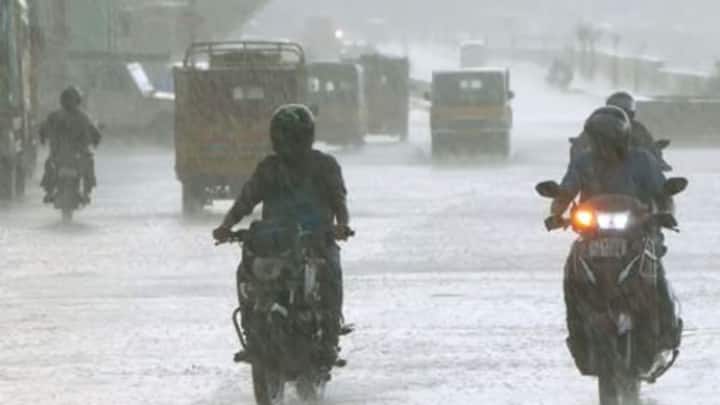 Tamil Nadu is likely to receive heavy rain in a few districts for the next 5 days from today, according to the Meteorological Department TN Weather Update: இன்று 11 மாவட்டங்களுக்கு கனமழை எச்சரிக்கை.. 5 நாட்களுக்கு கொட்டப்போகும் கோடை மழை..