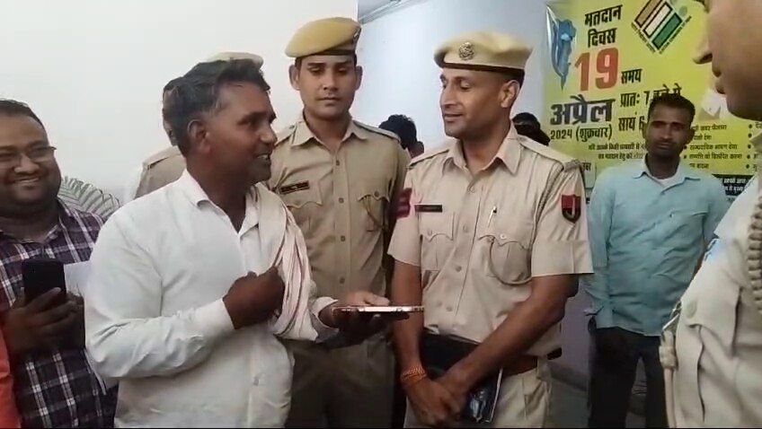 भरतपुर: पुलिस ने बरामद किये 10 लाख रुपये के गुमशुदा मोबाइल, 60 लोगों के चेहरों पर दिलाई मुस्कान