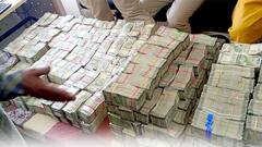 Nallajerla 7Crores Cash Seized | ఎరువుల లారీకి యాక్సిడెంట్..బయటపడ్డ కోట్ల రూపాయల డబ్బు | ABP Desam