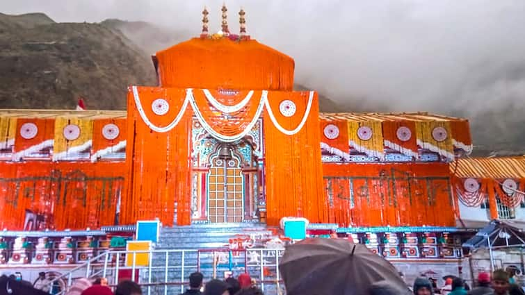 Shri Badrinath Dham Opens Doorways For Devotees, Military Band Performs Forward Of Vedic Chants — Watch