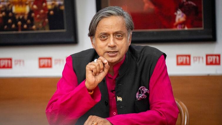 Shashi Tharoor Says AAP Silence on Swati Maliwal Assault Case is Not Important For 2024 Lok Sabha Election ann Swati Maliwal Assault Case: 'ये महत्वपूर्ण नहीं', स्वाति मालीवाल के मामले में केजरीवाल की चुप्पी के सवाल पर बोले शशि थरूर