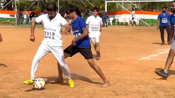 CM Revanth Reddy Football in HCU | HCU లో ఫుట్ బాల్ ఆడిన సీఎం రేవంత్ రెడ్డి | ABP Desam