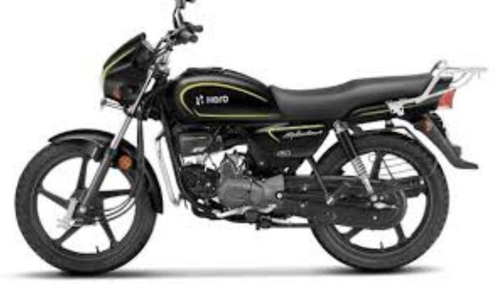 இந்த ஹீரோ ஸ்பிளெண்டர் ப்ளஸ் பைக் லிட்டருக்கு 83.2கிமீ மைலேஜை வழங்குகிறது. 9.8 லிட்டர் கொள்ளளவு கொண்ட இதன் டேங்கை நிரப்பினால், ஒரே அடியாக 815 கிமீ தூரம் வரை செல்லும்.