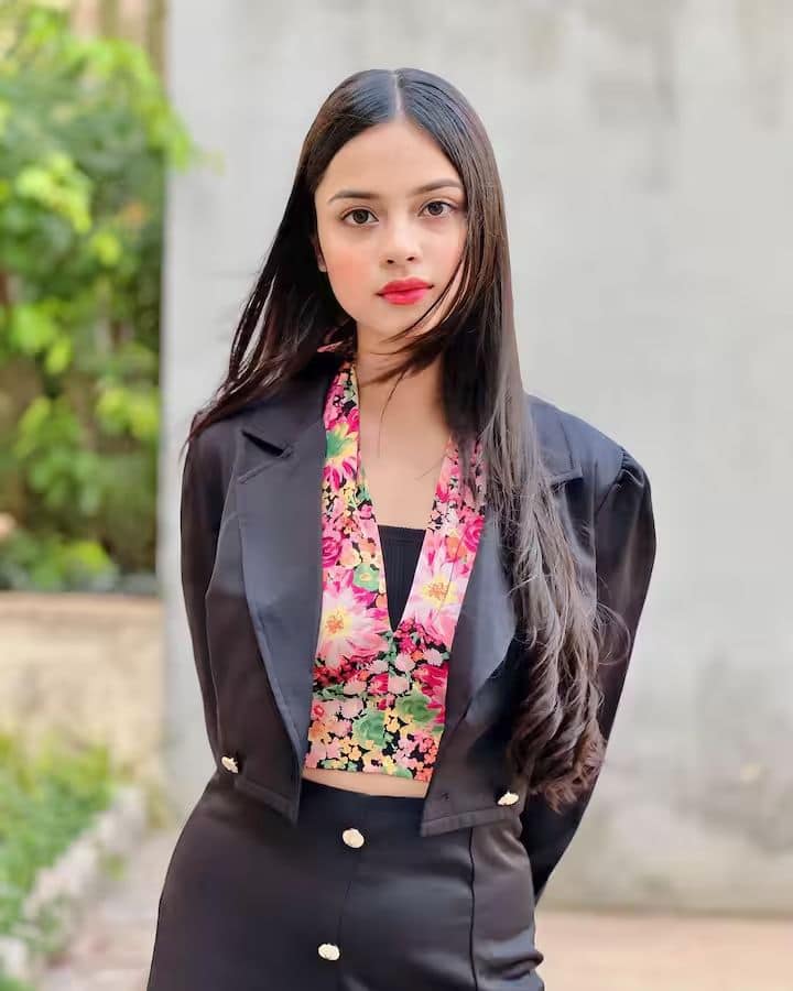 नितांशी गोयल सोशल मीडियावर खूप सक्रिय असते. इंस्टाग्रामवर तिचे 10 मिलियन फॉलोअर्स आहेत.(photo credit- Nitanshi Goel)