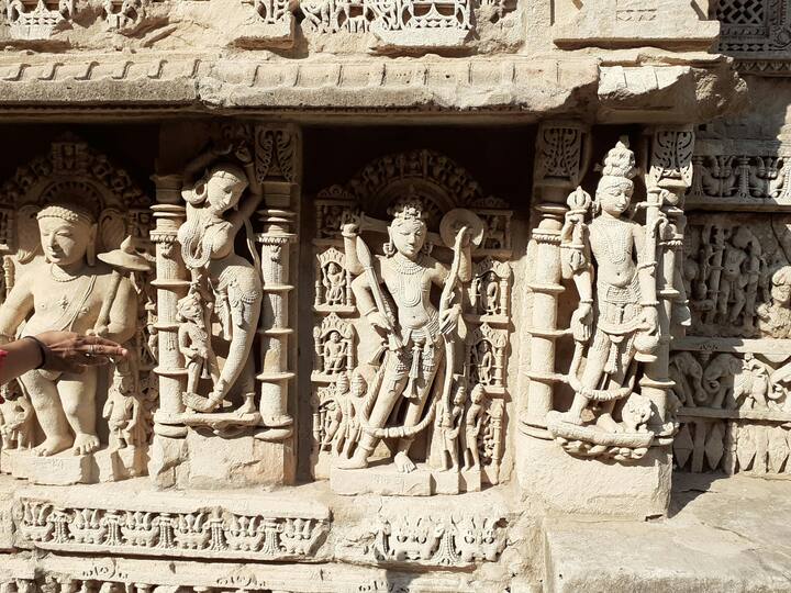 एलोरा की गुफाएं भी प्रमुख पर्यटन स्थल रही हैं. जिन्हें देखने के लिए पिछले साल यानी 2023 में लगभग 13.32 लाख लोग पहुंचे थे.