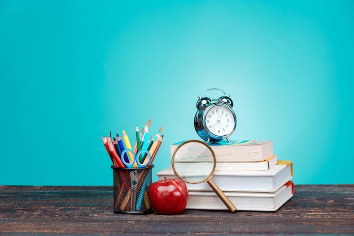 अप्लाई करने के लिए जरूरी है कि कैंडिडेट ने किसी मान्यता प्राप्त बोर्ड से कम से कम 50 परसेंट मार्क्स के साथ 12वीं पास की हो. एज लिमिट 18 से 28 साल है.