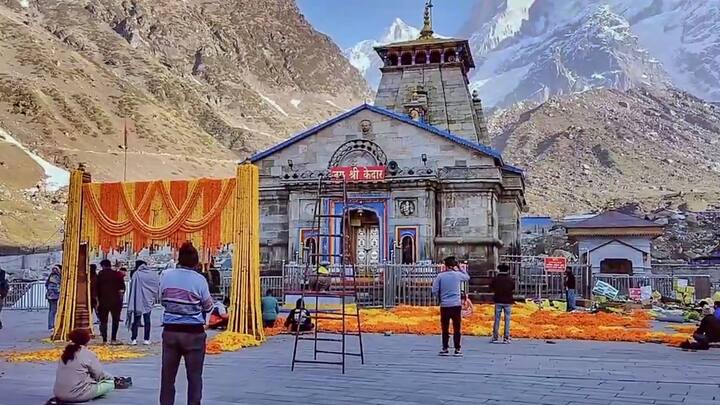 Char Dham Yatra 2024: उत्तराखंड की चारधाम शुरू होने के साथ ही तीर्थ यात्रियों का सैलाब उमड़ रहा है. चारधाम के लिए अबतक 25 लाख के करीब रजिस्ट्रेशन करा चुके हैं.