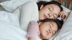 Child Sleep :  मुलं रात्री लवकर झोपत नाहीत ? ह्या टिप्स वापरा !