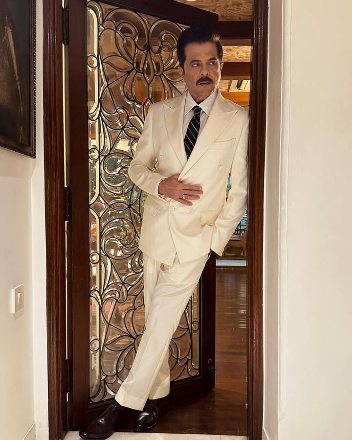 इन दो नामों के अलावा इस बार अनिल कपूर का नाम भी सामने आया है. रिपोर्ट के मुताबिक मेकर्स अनिल को भी होस्ट बना सकते हैं.